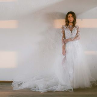 Nedávno jsem si znovu oblékla svatební šaty a cítila jsem se jako nevěsta! 💍✨ Svatební den je jedinečný a plný kouzla, ale...