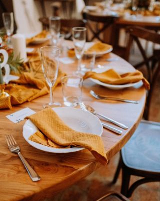 🍂 Mlýn v podzimním kabátku 🍂 Volné termíny pro příští rok ❤️ napiš si o svůj termín #triletymlyn #młyn #svatbanamlyne...