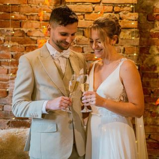 Podzimní svatby mají v sobě něco kouzelného… 🍁 Zlaté světlo, teplé odstíny, vůni sušených květů a dotek klidu. ✨ Každý...